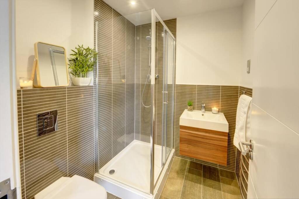 Modern & Stylish 2Br Apartment - Queens House Coventry Exterior foto